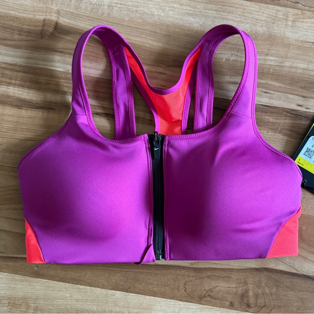 NWT Nike Sports Bra - S